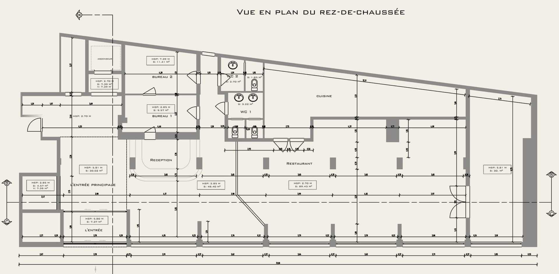 Plan coté du rez-de-chaussée existant : entrée, réception, bureaux, sanitaires, cuisine et restaurant